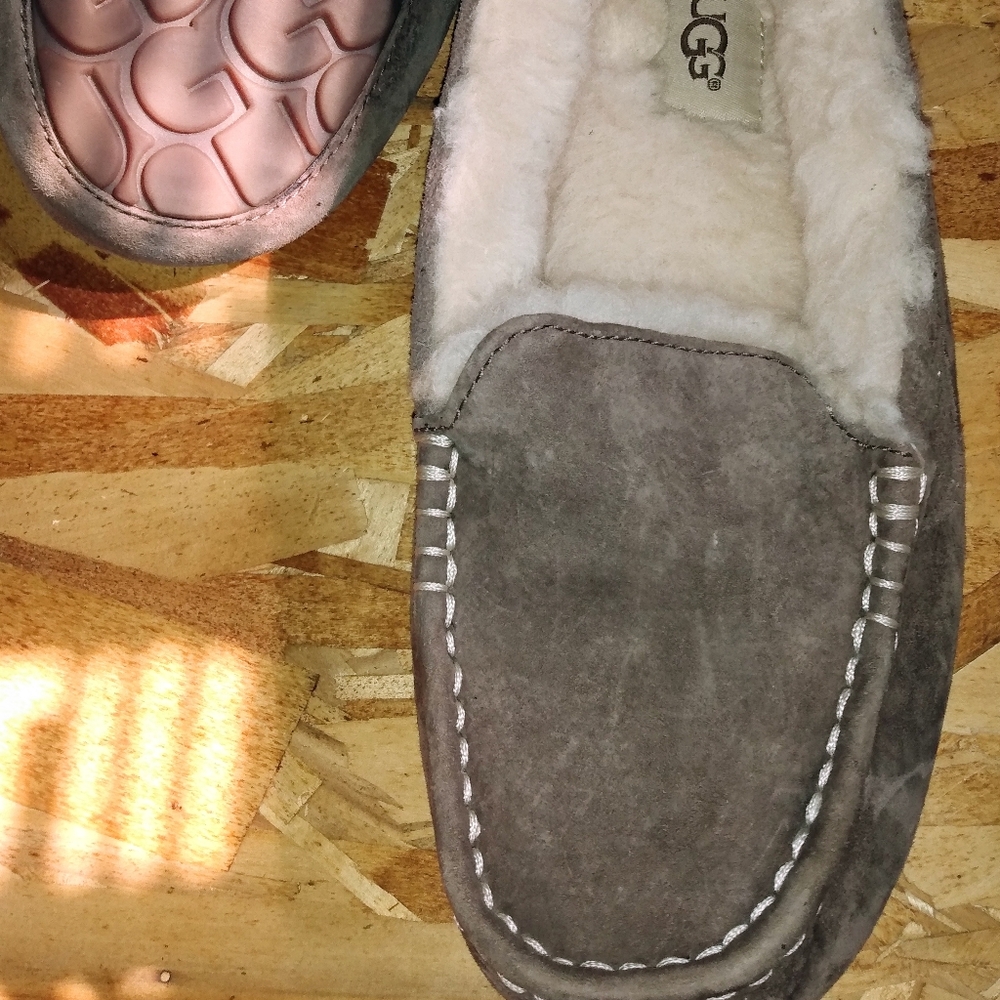 Ugg Slipper/Shoe, sz 8.5, Slate